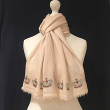 Load image into Gallery viewer, merino wool scarf mini crowns cream